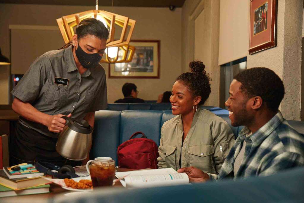 Dennys_Restaurant_Server_Serves_Family_Drinks