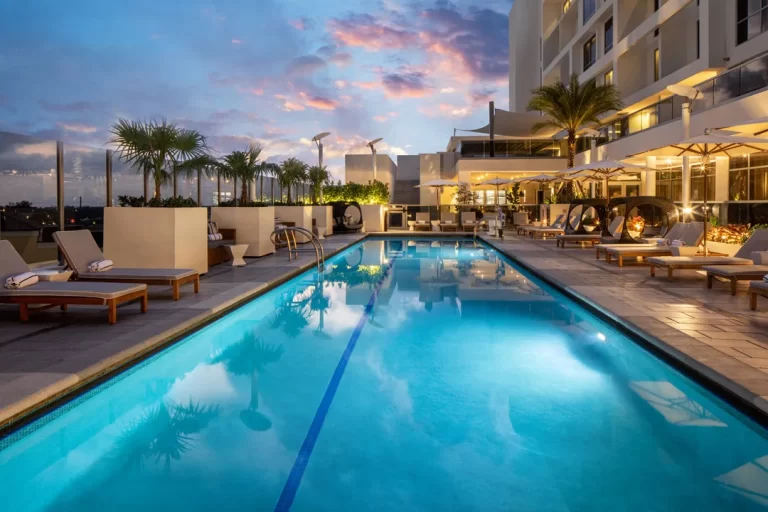 Hilton Aventura Miami Pool